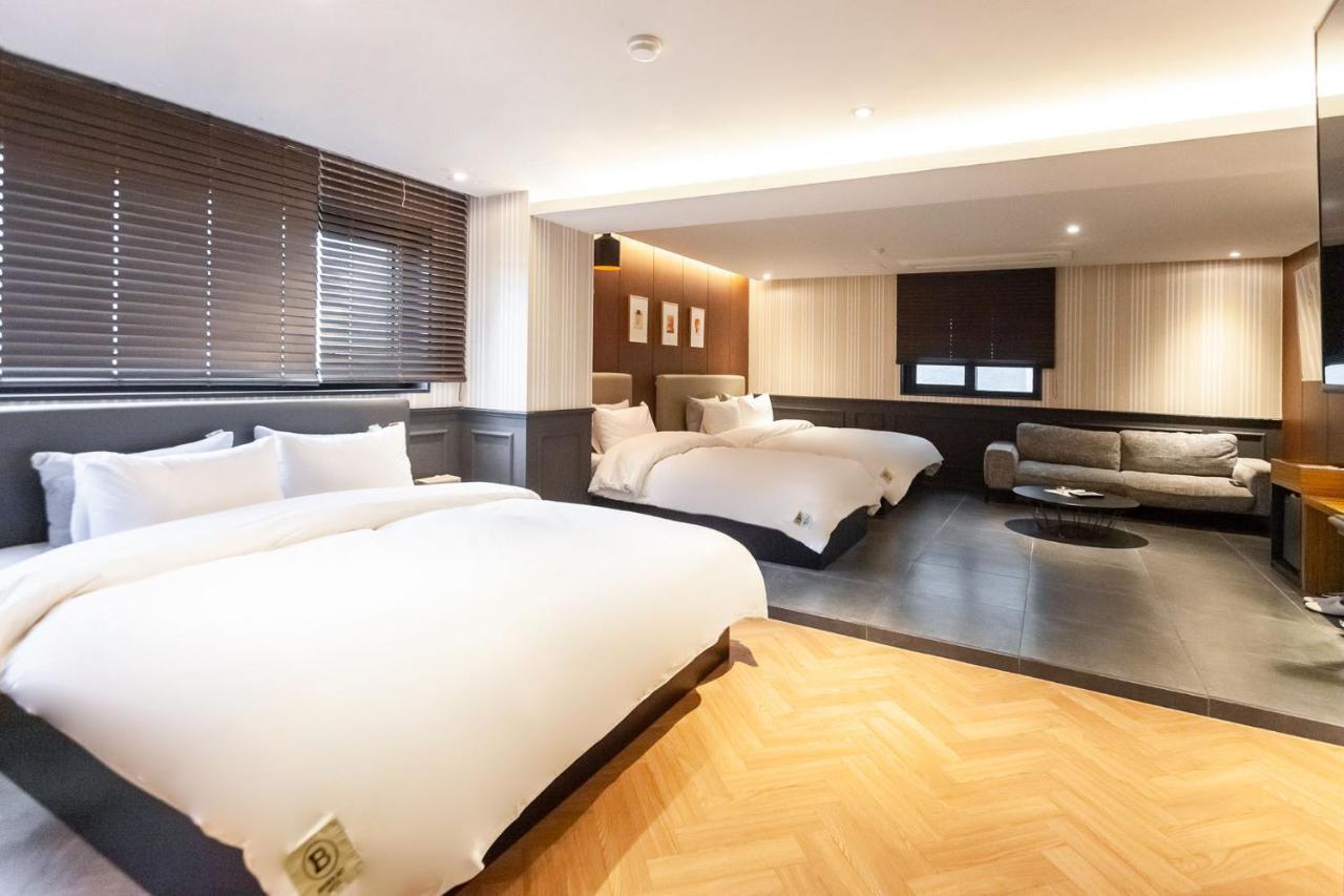 Brown Dot Hotel Seomyeon Пусан Екстер'єр фото